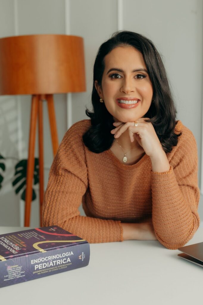 Dr.ᵃ Amanda Soeiro — endocrinologista pediátrica.